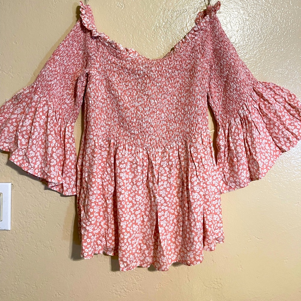 Cute pink blouse, comfortable and stretchy!